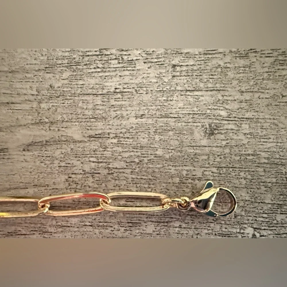 Elegant Gold Paperclip Link Bracelet - Picture 4 of 4